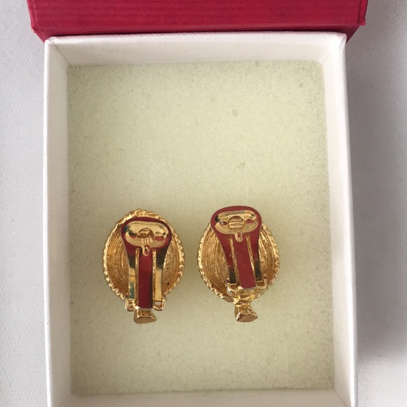 Fashion Clip On Earrings - Picture 2 of 3